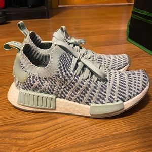 Wmns NMD_R1 STLT Primeknit Ash Green